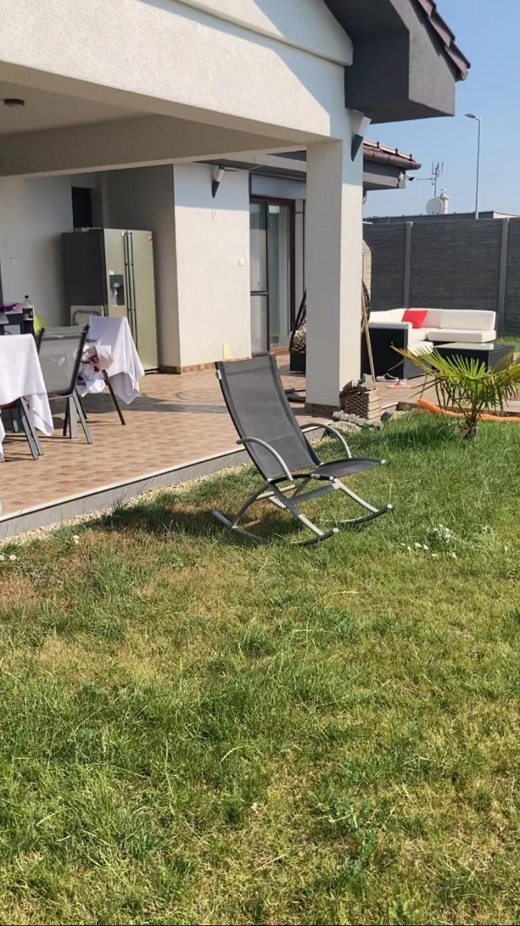 5 Izbovy Samostatny Stojaci Rodinny Dom S Podkrovim A Velkou Zahradou So Sezonnym Bazenom, Celorocnou Saunou A Virivkou-Momentalne Pokazena- Od Augusta Bude Nova Na Dovolenku A Oddych Topolniky Esterno foto